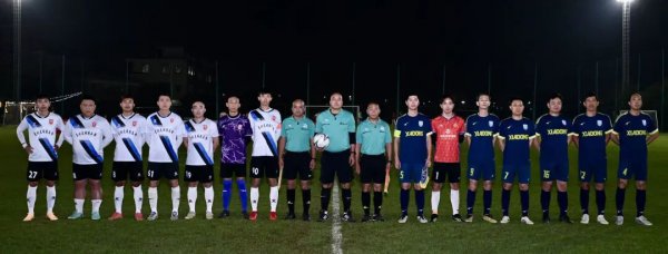 “以球会友  热血不散”    ——夏东社区足球队赛场精彩片刻